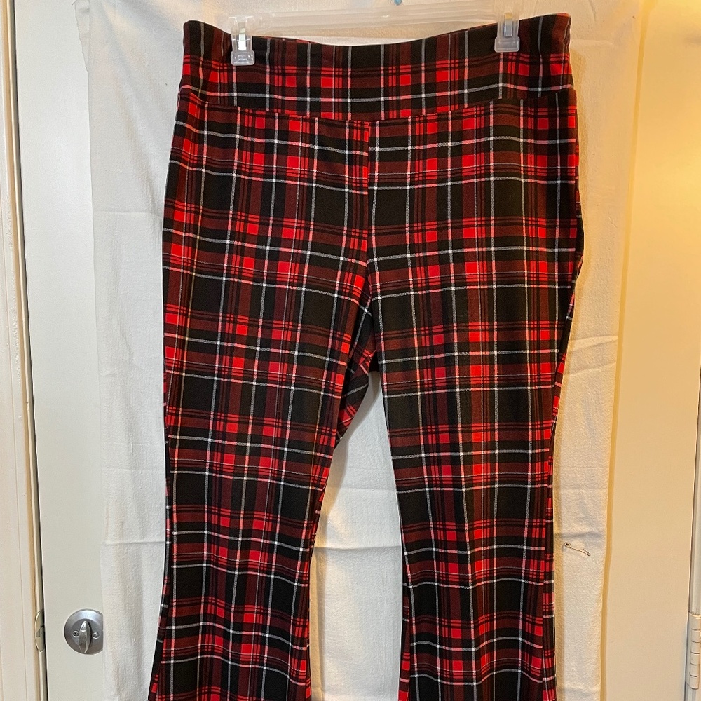 Plaid No Boundries flare leggings
